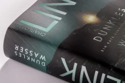 Blanvalet Verlag Dunkles Wasser Hot
